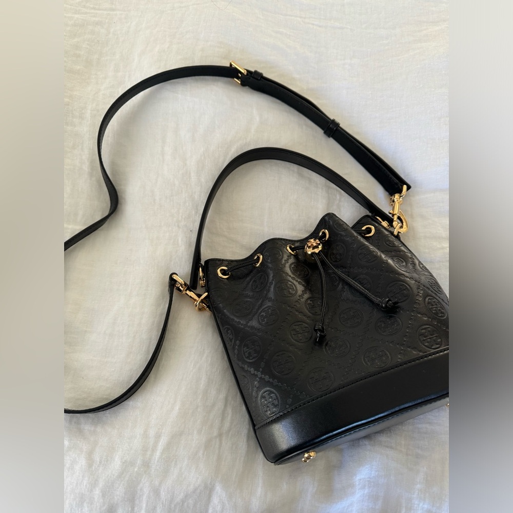Tory Burch The Tory Burch T Monogram Leather Bucket Bag